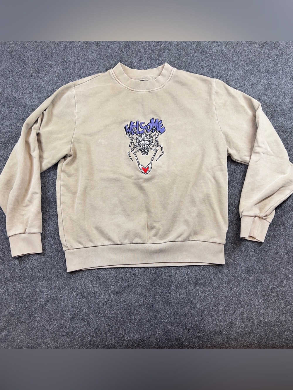 Welcome Spider Heart Embroidered Distressed Crewneck Sweatshirt L